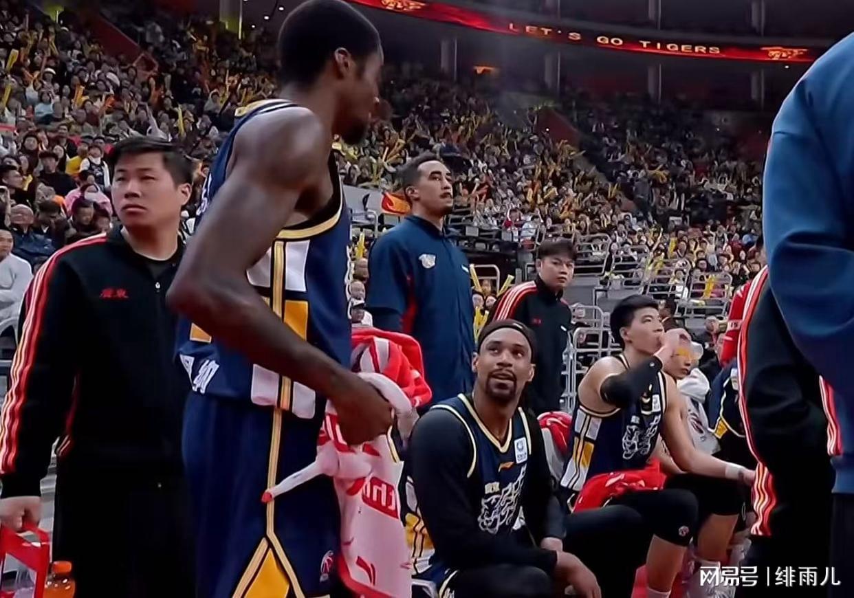 黄金甲体育-晋粤大战后!迪亚洛惨遭重罚,广东队还要挖人,杜锋招募法耶?