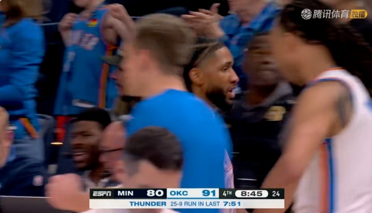 黄金甲体育-行云流水!雷霆连续展现团队配合打出一波25-9重新领先到两位数