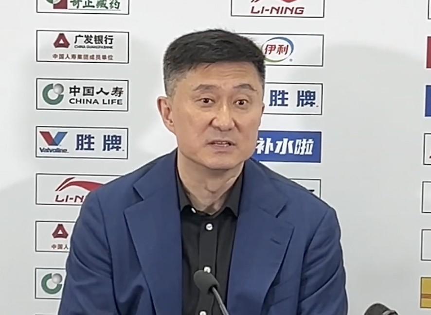 黄金甲体育官网-杜锋:本赛季一路磕磕绊绊很不容易,感谢球员们对教练组的支持